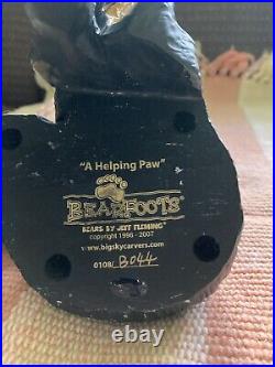 A Helping Paw BearFoot Bears Big Sky Carvers Jeff Fleming LikeNew 0108/B044