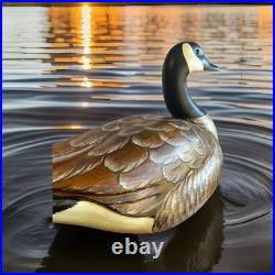 Big Sky Carvers Hand Carved/Painted & Signed By THE KISSY DUNHAM Canadian Goose