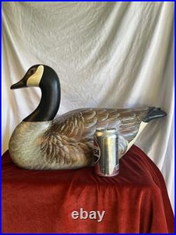 Big Sky Carvers Hand Carved/Painted & Signed By THE KISSY DUNHAM Canadian Goose