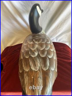 Big Sky Carvers Hand Carved/Painted & Signed By THE KISSY DUNHAM Canadian Goose