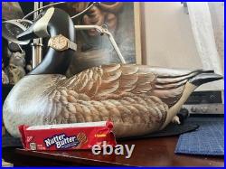 Big Sky Carvers Hand Carved/Painted & Signed By THE KISSY DUNHAM Canadian Goose