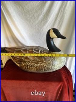 Big Sky Carvers Hand Carved/Painted & Signed By THE KISSY DUNHAM Canadian Goose