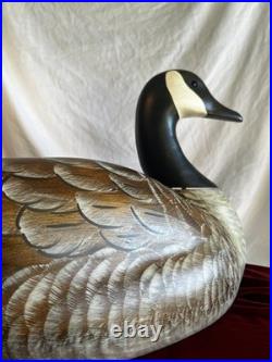Big Sky Carvers Hand Carved/Painted & Signed By THE KISSY DUNHAM Canadian Goose