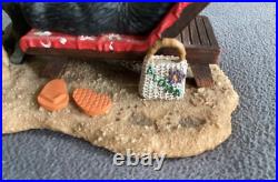 Big Sky Carvers Jeff Fleming Bearfoots Hawaii-berating bears on beach