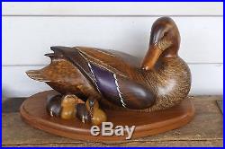 Big Sky Carvers Large Carved Wooden Female Duck with Two Babies at Her Side
