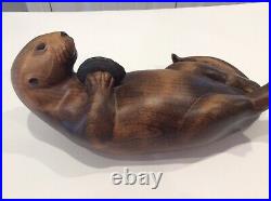 VTG Wooden Hand Carved Otter With Clam From Big Sky Carvers Masters Collection