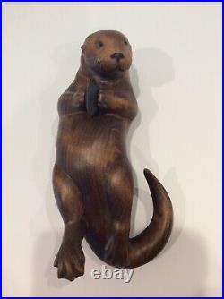 VTG Wooden Hand Carved Otter With Clam From Big Sky Carvers Masters Collection